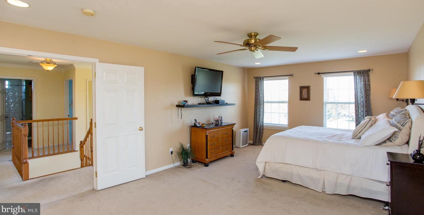 19 Ferris Wheel Dr, West Amwell NJ  08530-3441 exterior