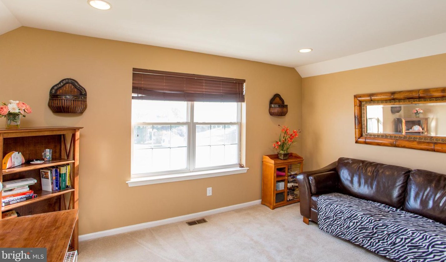 19 Ferris Wheel Dr, West Amwell NJ  08530-3441 exterior