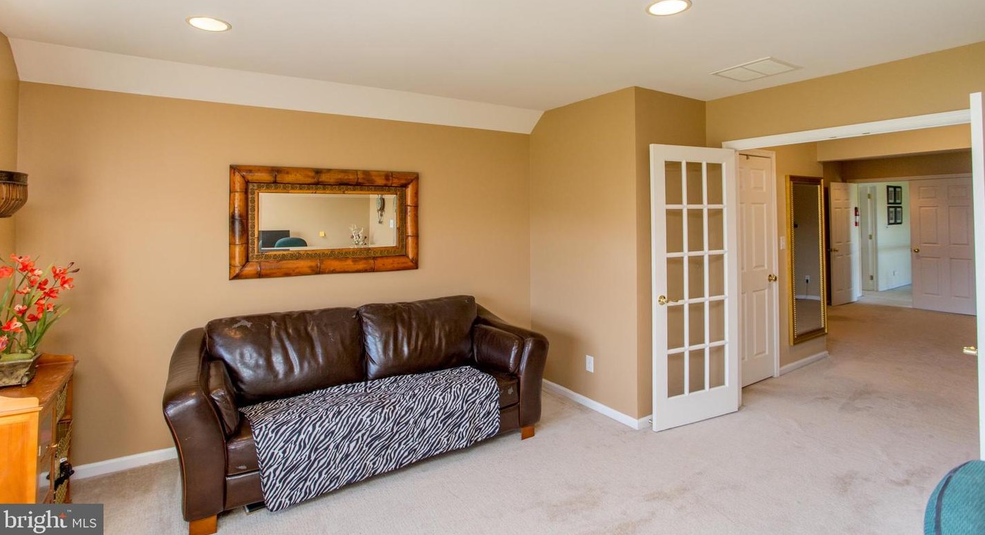 19 Ferris Wheel Dr, West Amwell NJ  08530-3441 exterior