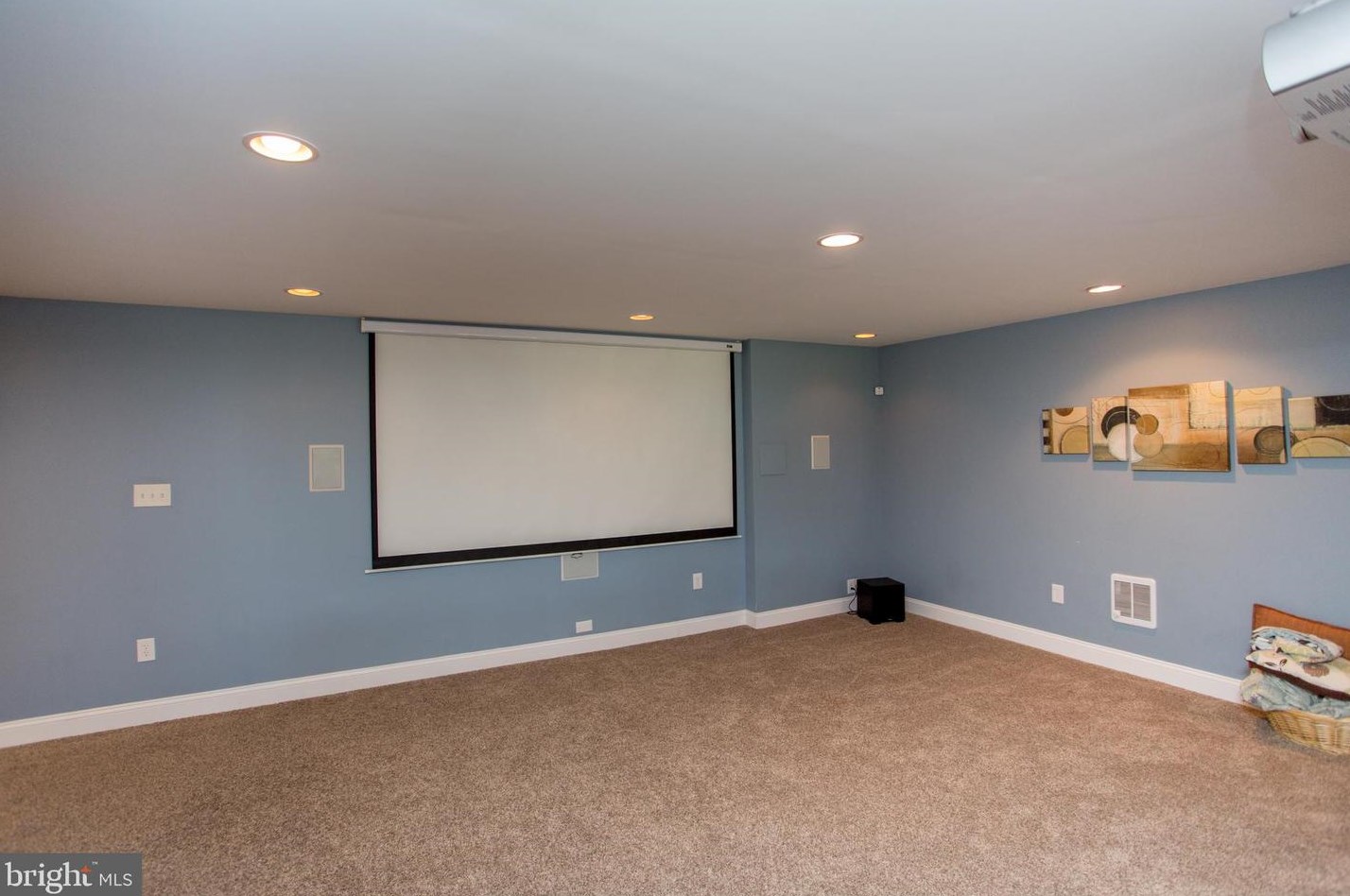 19 Ferris Wheel Dr, West Amwell NJ  08530-3441 exterior