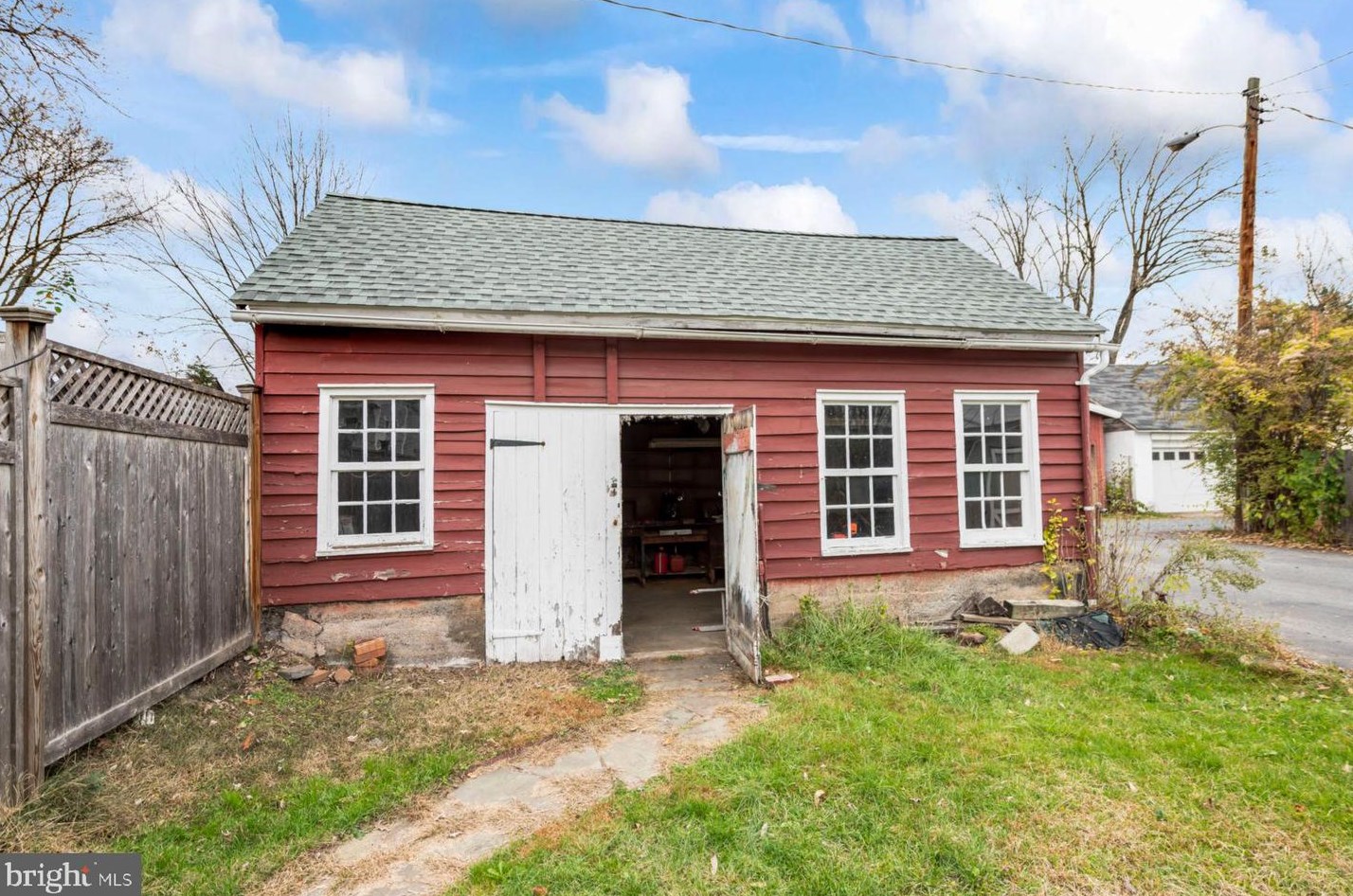 46 Buttonwood St, West Amwell NJ  08530-1643 exterior