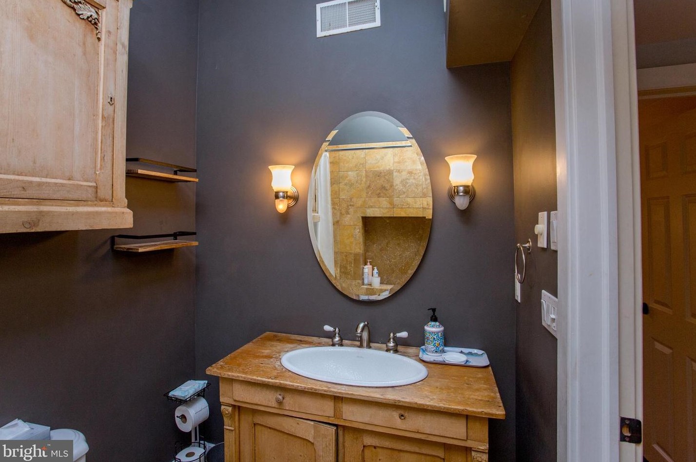 28 Swan St, West Amwell NJ  08530-1022 exterior
