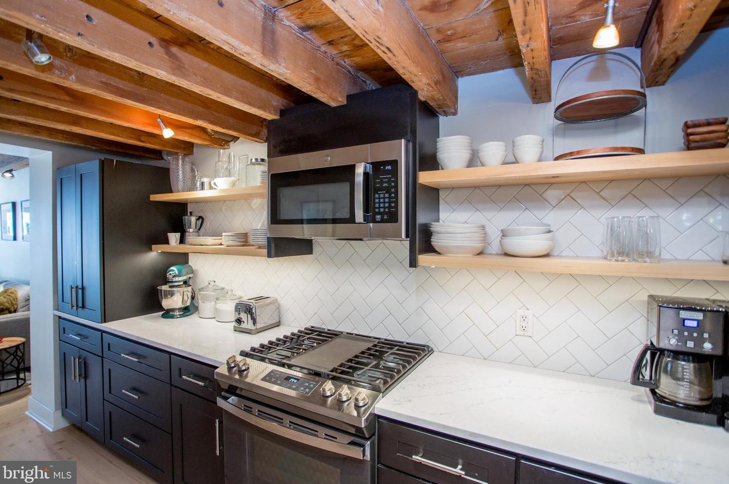 28 Swan St, West Amwell NJ  08530-1022 exterior