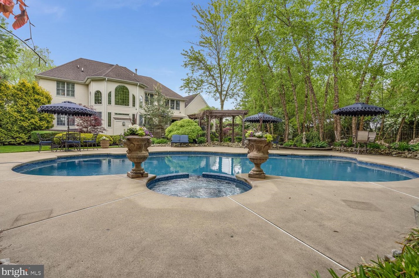 14 Ridgeview Ct, East Amwell Township NJ  08551-1872 exterior