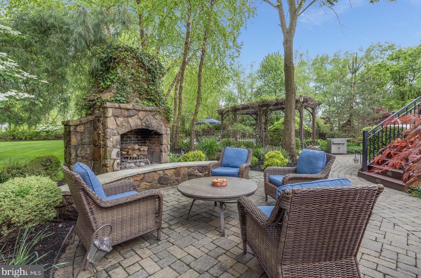 14 Ridgeview Ct, East Amwell Township NJ  08551-1872 exterior