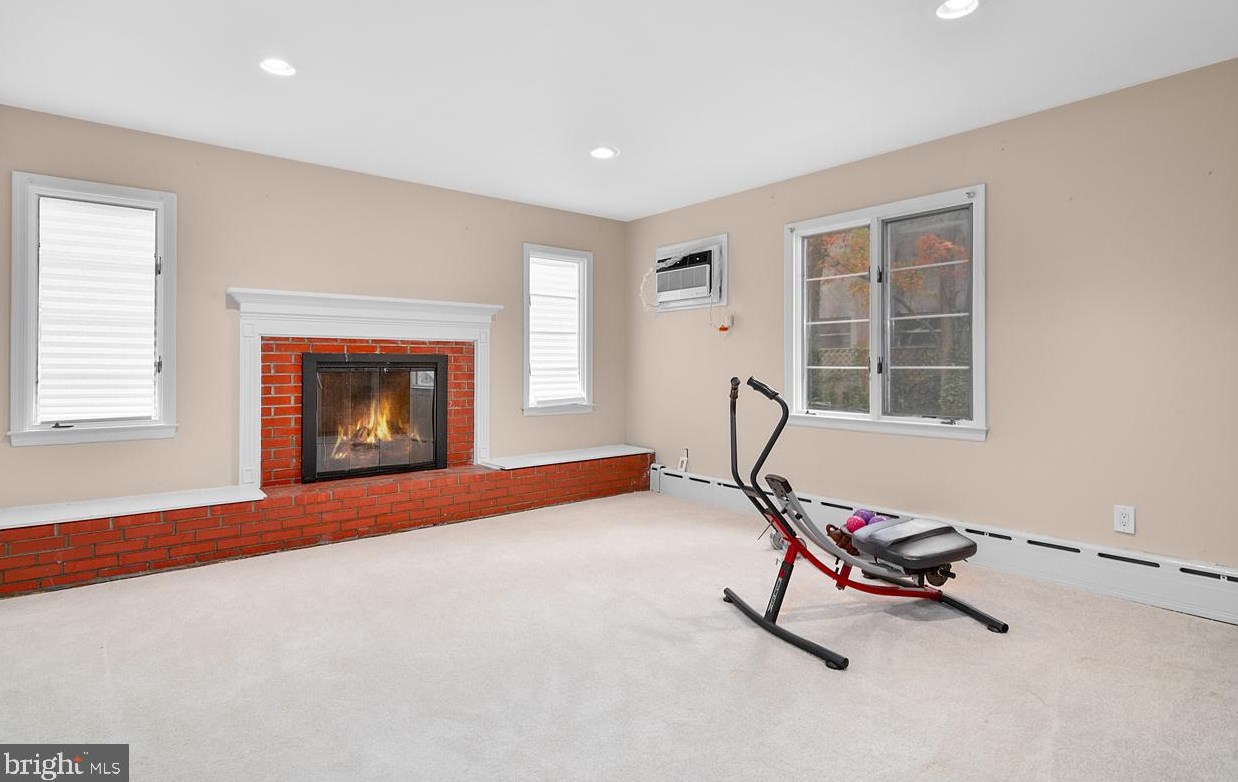 625 Pkwy Ave, Trenton NJ 08618-2725 exterior