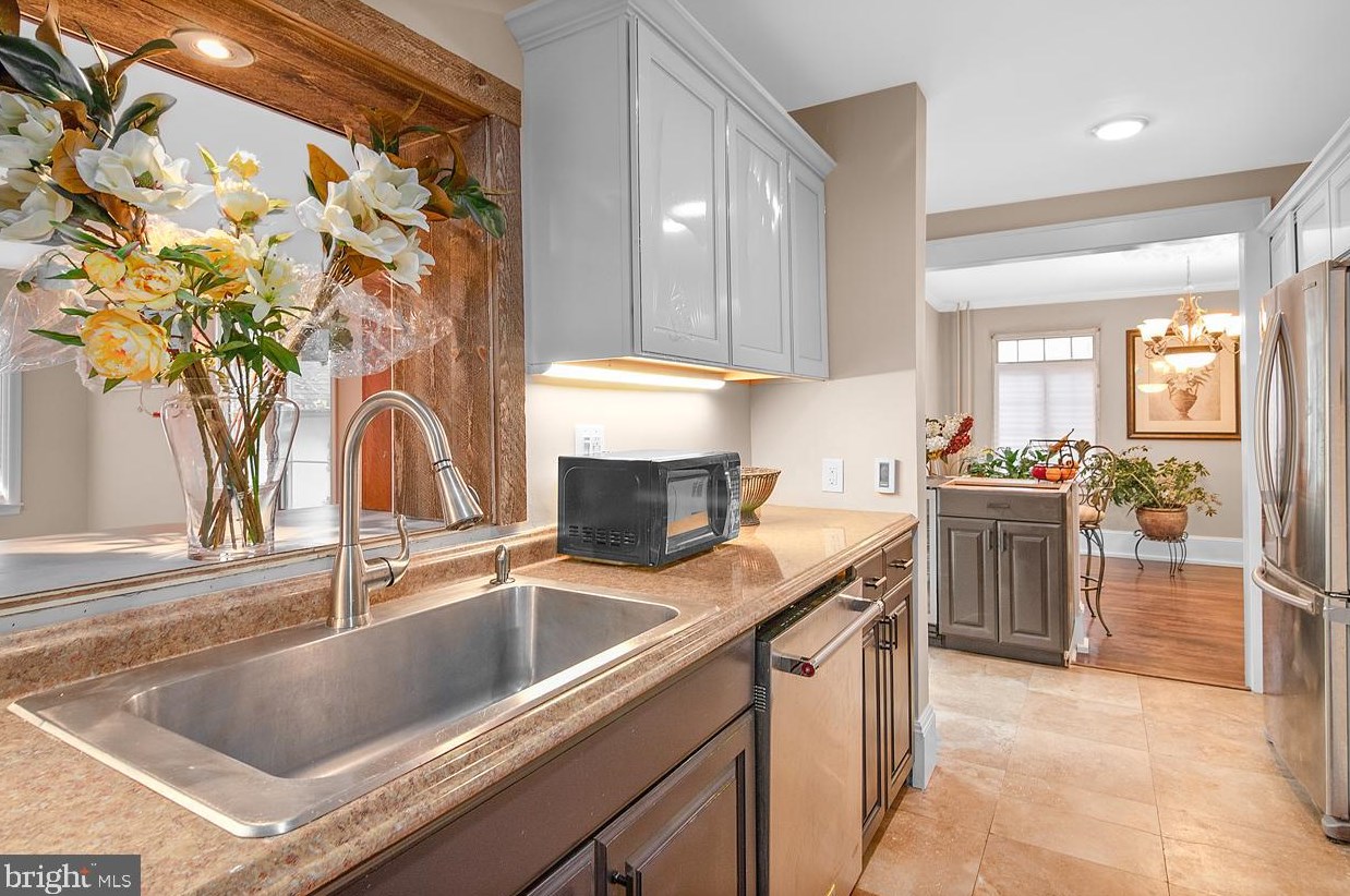 625 Pkwy Ave, Trenton NJ 08618-2725 exterior