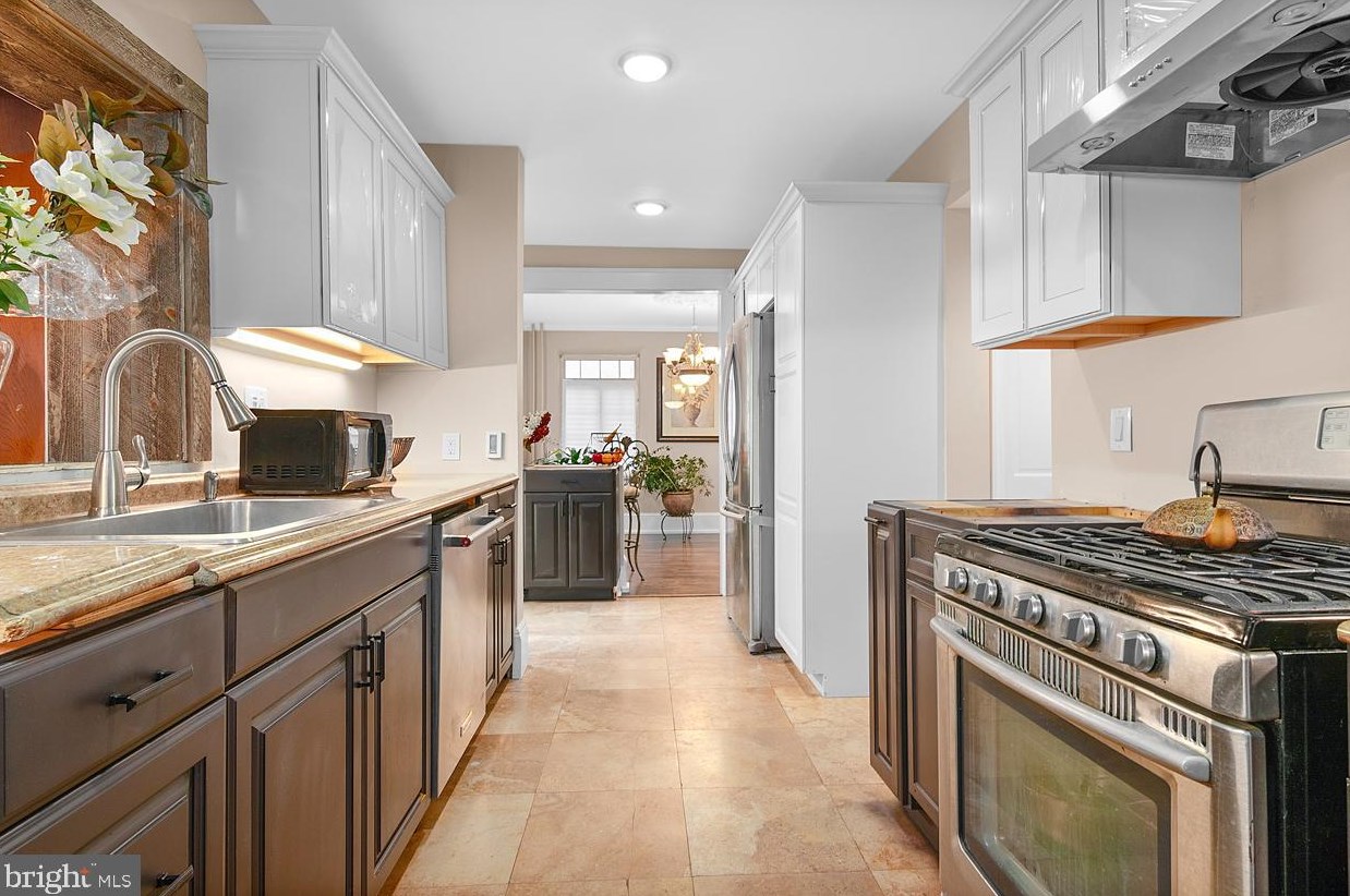 625 Pkwy Ave, Trenton NJ 08618-2725 exterior