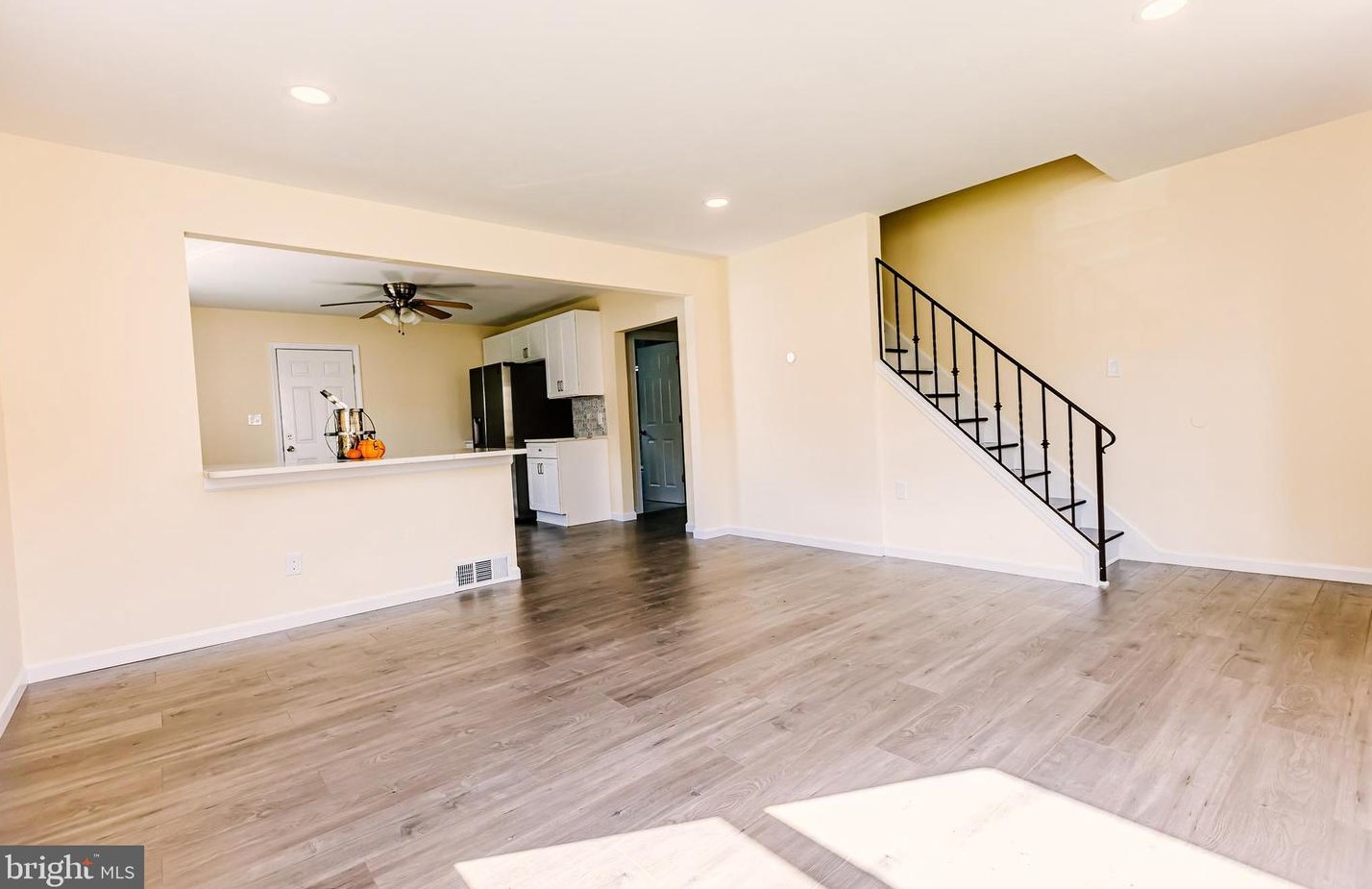 721 Pkwy Ave, Trenton NJ 08618-2729 exterior