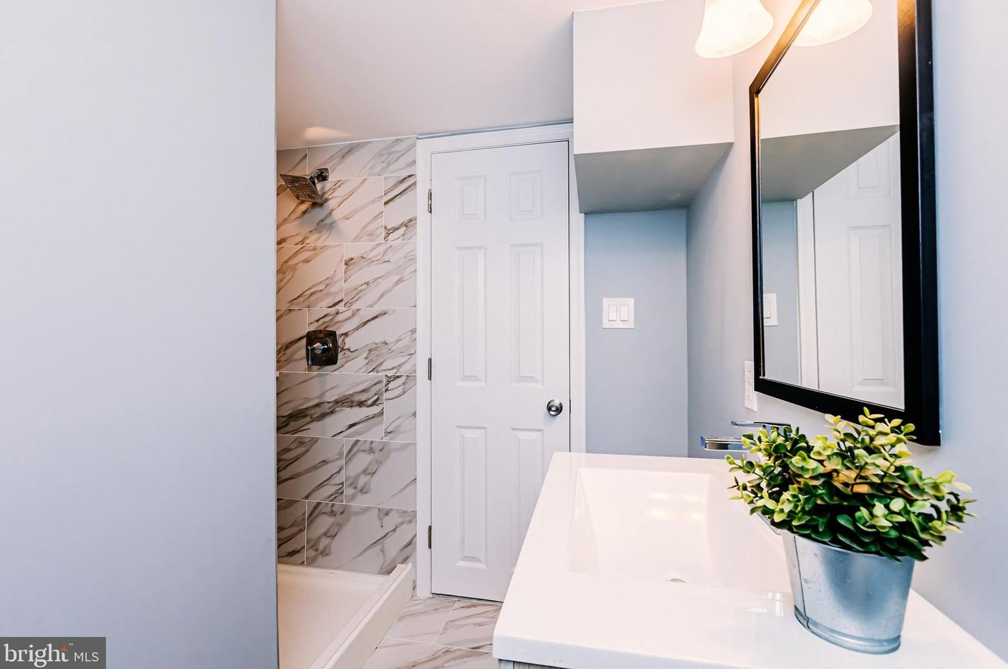 721 Pkwy Ave, Trenton NJ 08618-2729 exterior