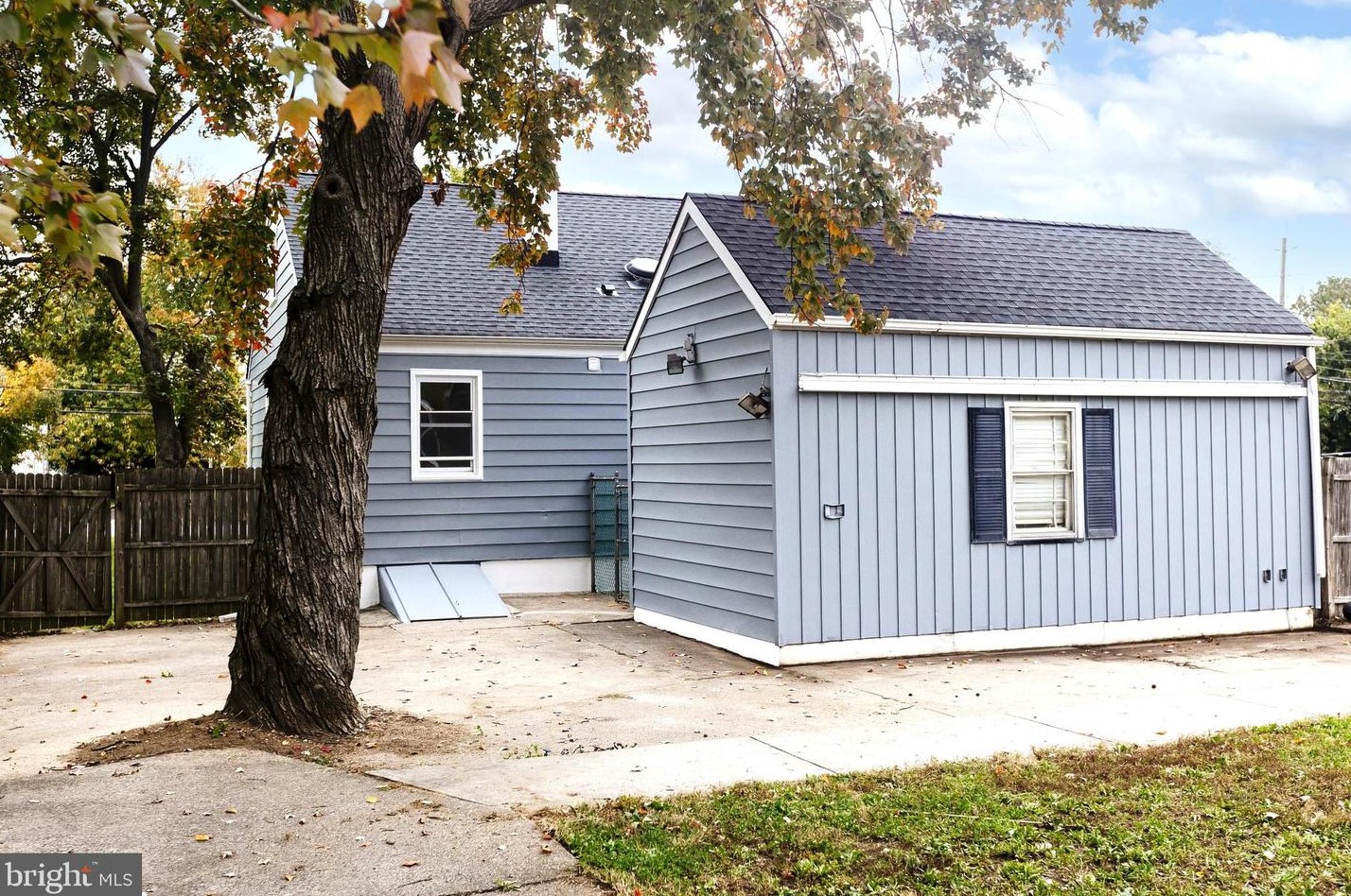 721 Pkwy Ave, Trenton NJ 08618-2729 exterior