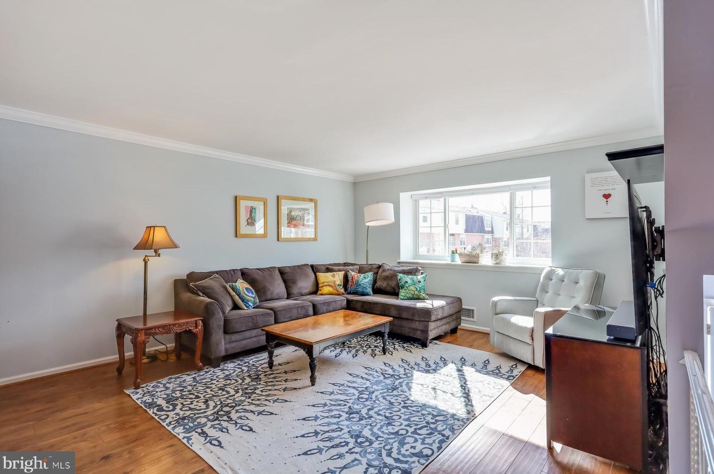 8 Catbird Ct, Trenton NJ 08648-2045 exterior