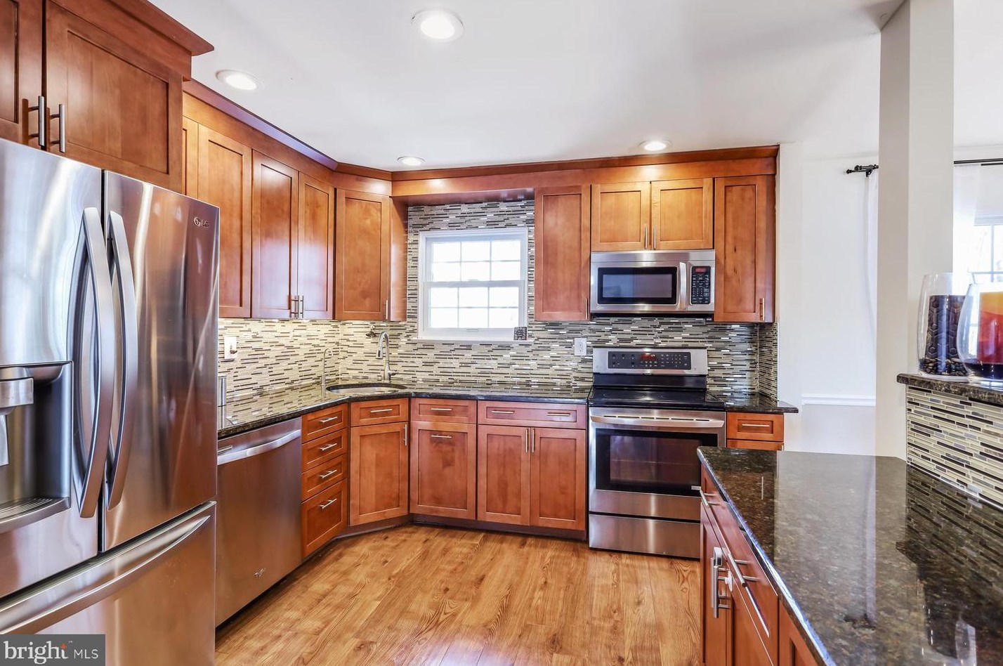 8 Catbird Ct, Trenton NJ 08648-2045 exterior