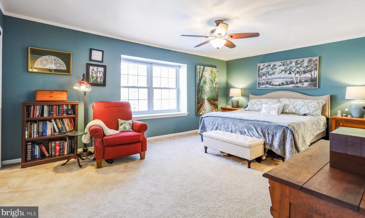 8 Catbird Ct, Trenton NJ 08648-2045 exterior