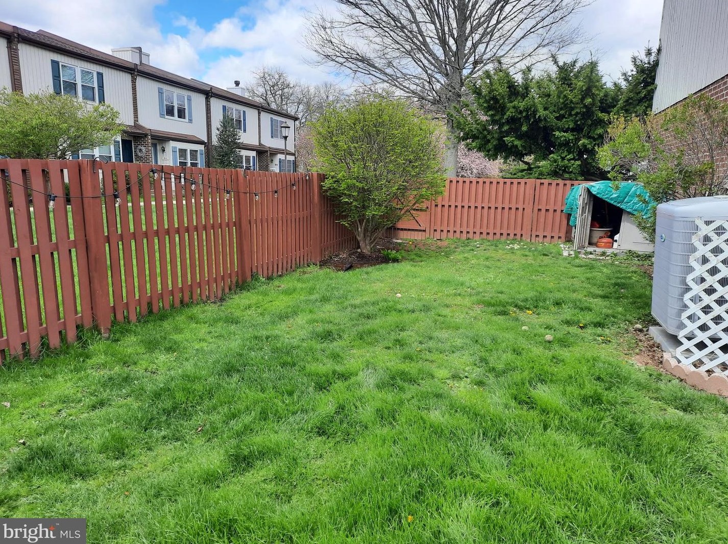 24 Shirley Ln, Trenton NJ 08648 exterior