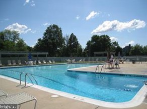 24 Shirley Ln, Trenton NJ 08648 exterior