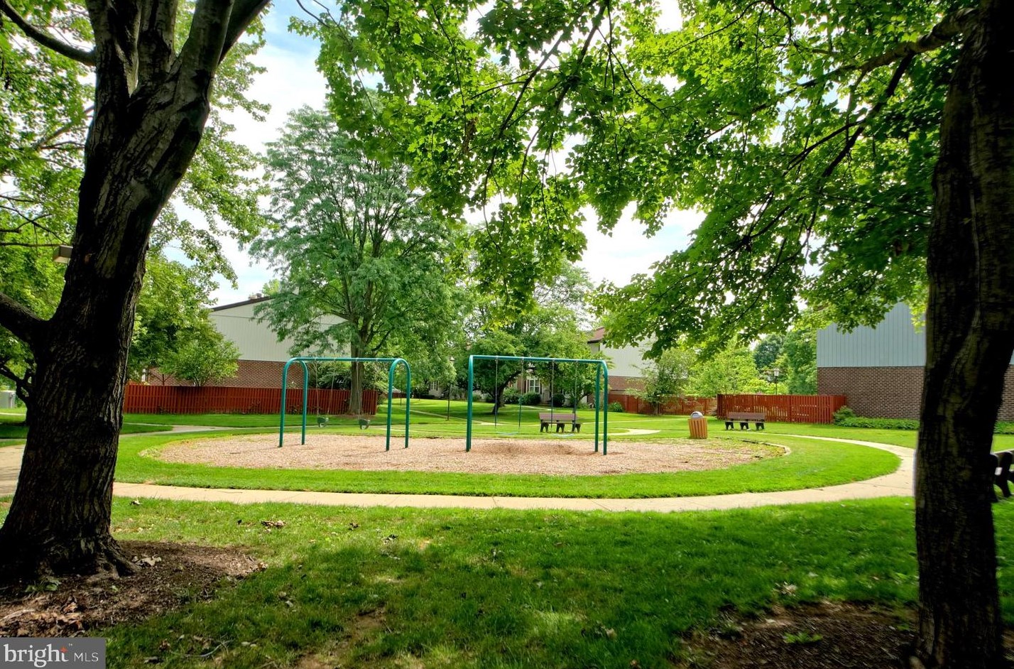 24 Shirley Ln, Trenton NJ 08648 exterior