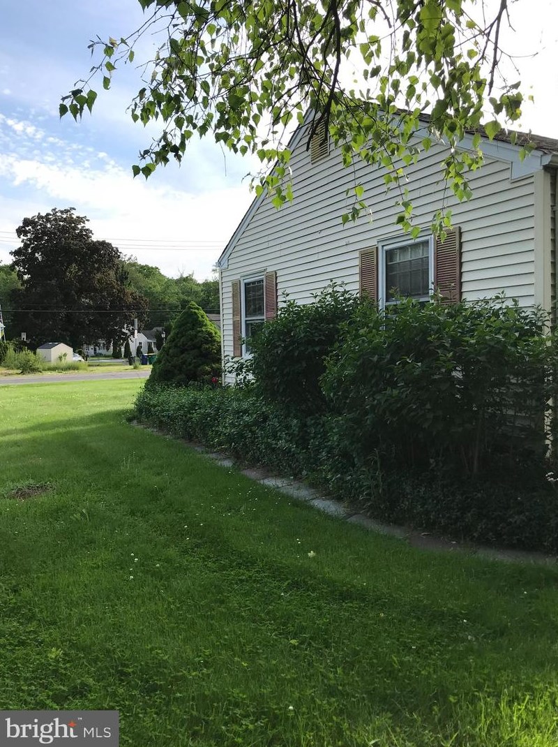 255 Franklin St, East Windsor NJ 08520-3224 exterior