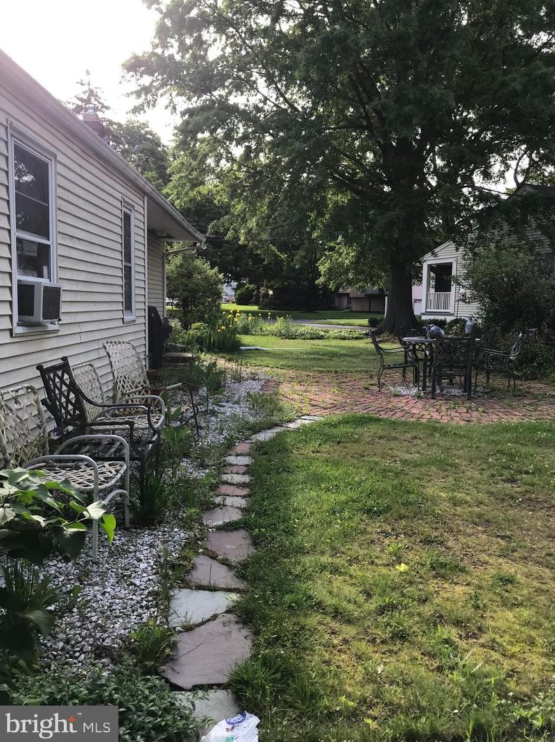 255 Franklin St, East Windsor NJ 08520-3224 exterior