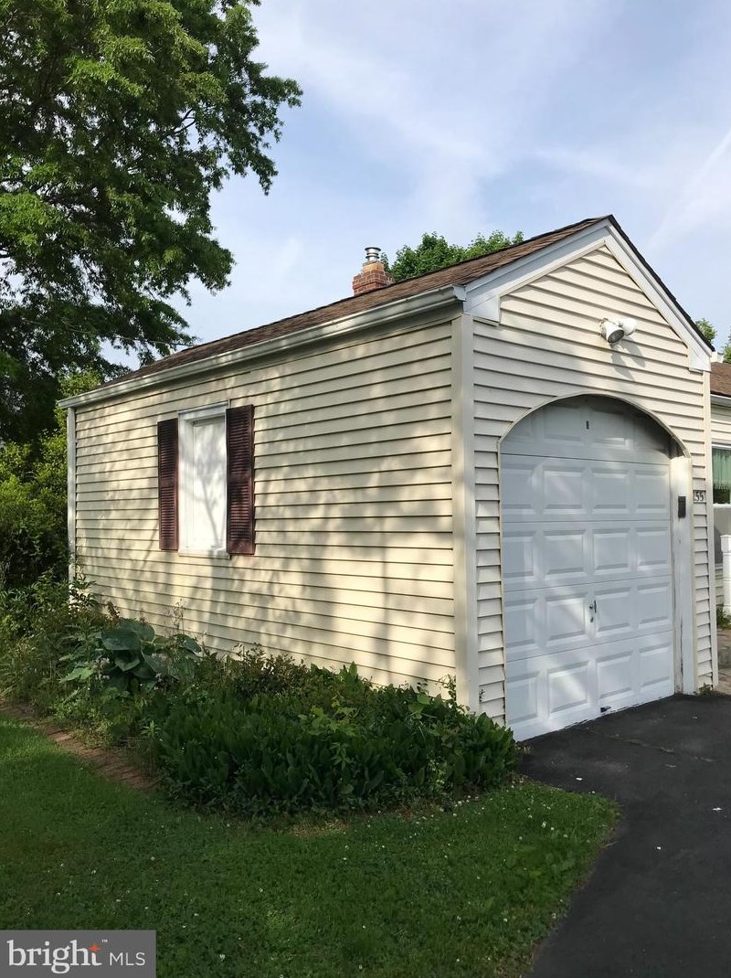 255 Franklin St, East Windsor NJ 08520-3224 exterior