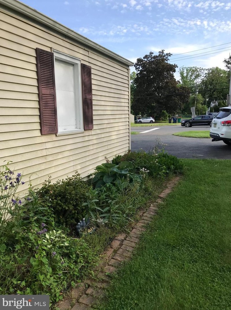 255 Franklin St, East Windsor NJ 08520-3224 exterior