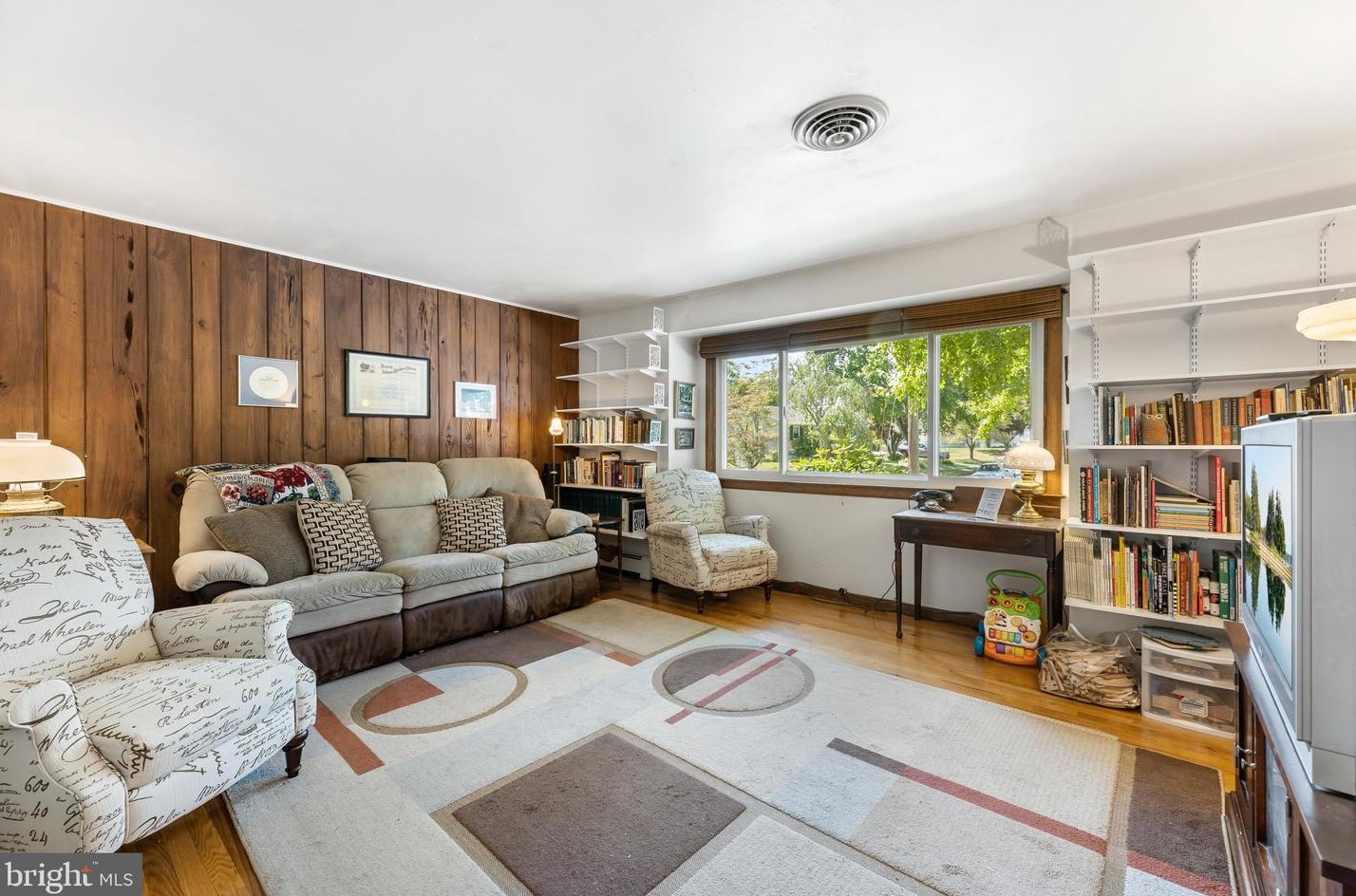 40 Wesleyan Dr, Trenton NJ  08690-1945 exterior