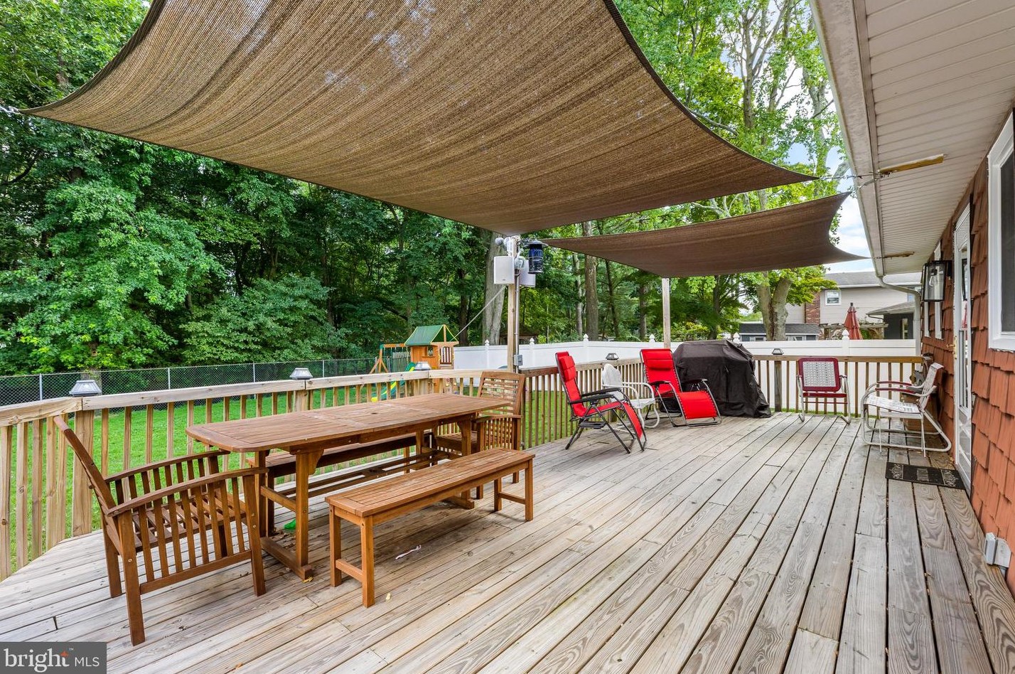 40 Wesleyan Dr, Trenton NJ  08690-1945 exterior