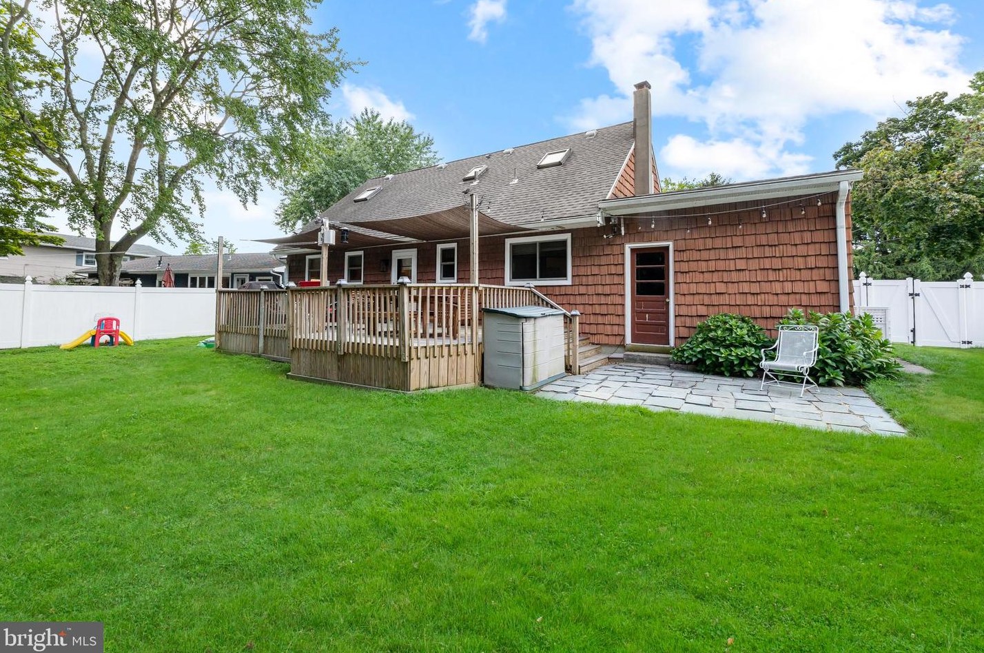 40 Wesleyan Dr, Trenton NJ  08690-1945 exterior