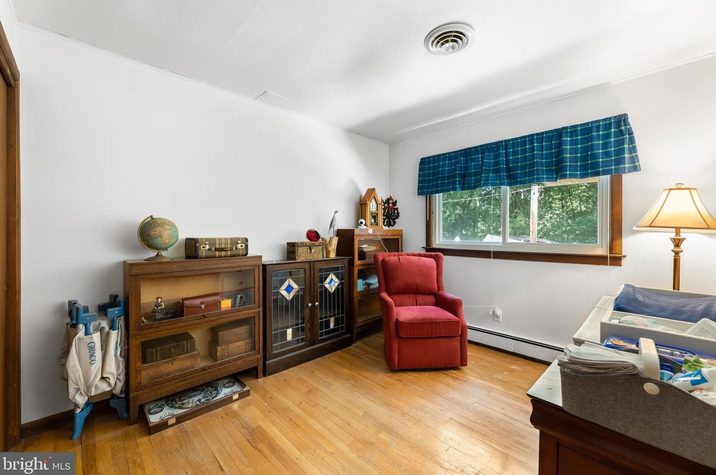 40 Wesleyan Dr, Trenton NJ  08690-1945 exterior