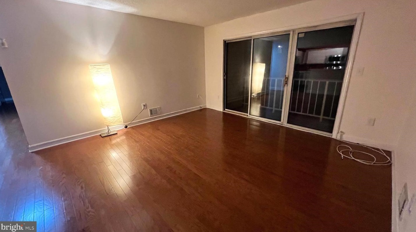 60 Holly Ct, Trenton NJ 08619-4634 exterior