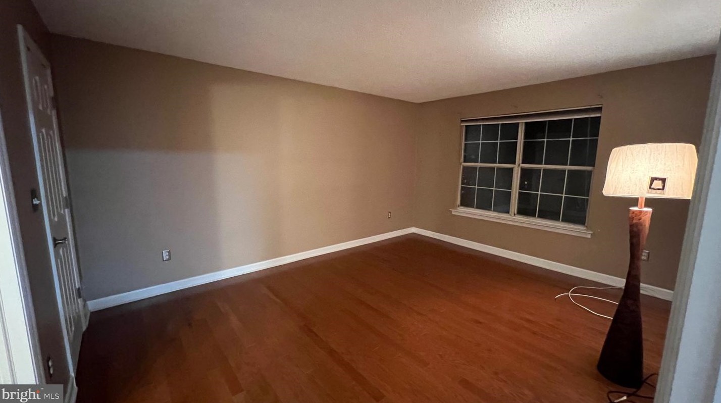 60 Holly Ct, Trenton NJ 08619-4634 exterior