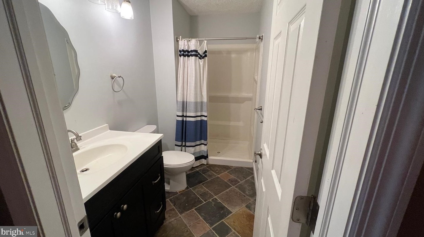 60 Holly Ct, Trenton NJ 08619-4634 exterior