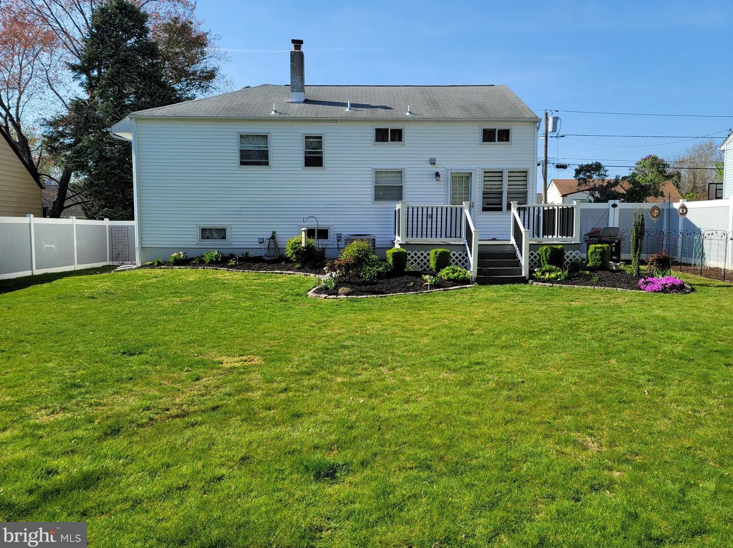 32 Amsterdam Rd, Trenton NJ 08620-1902 exterior