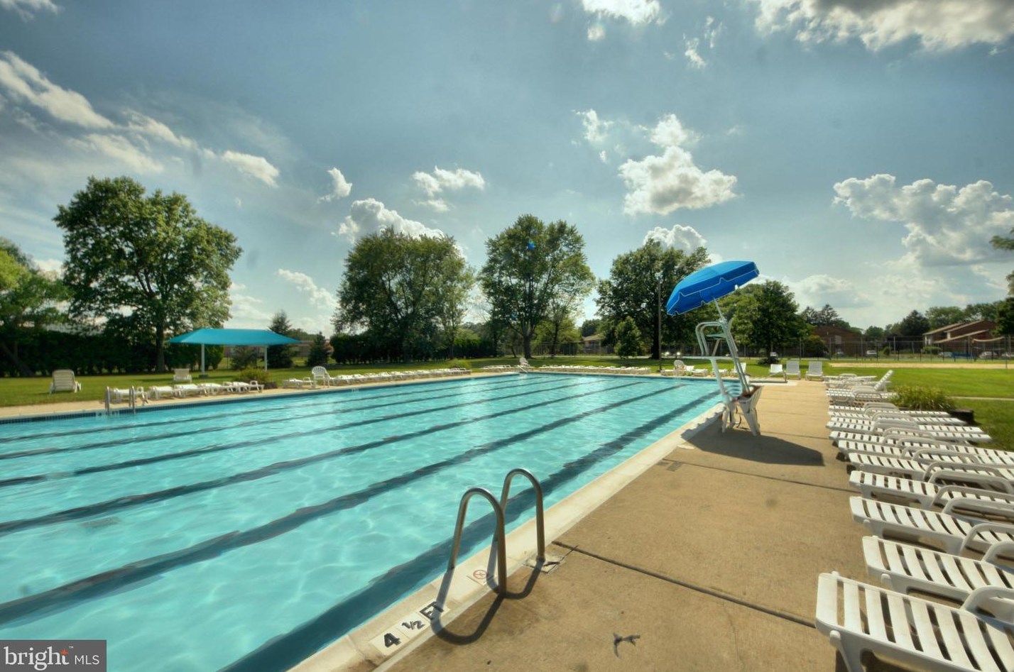 913 Jamestown Rd, East Windsor NJ 08520-5606 exterior