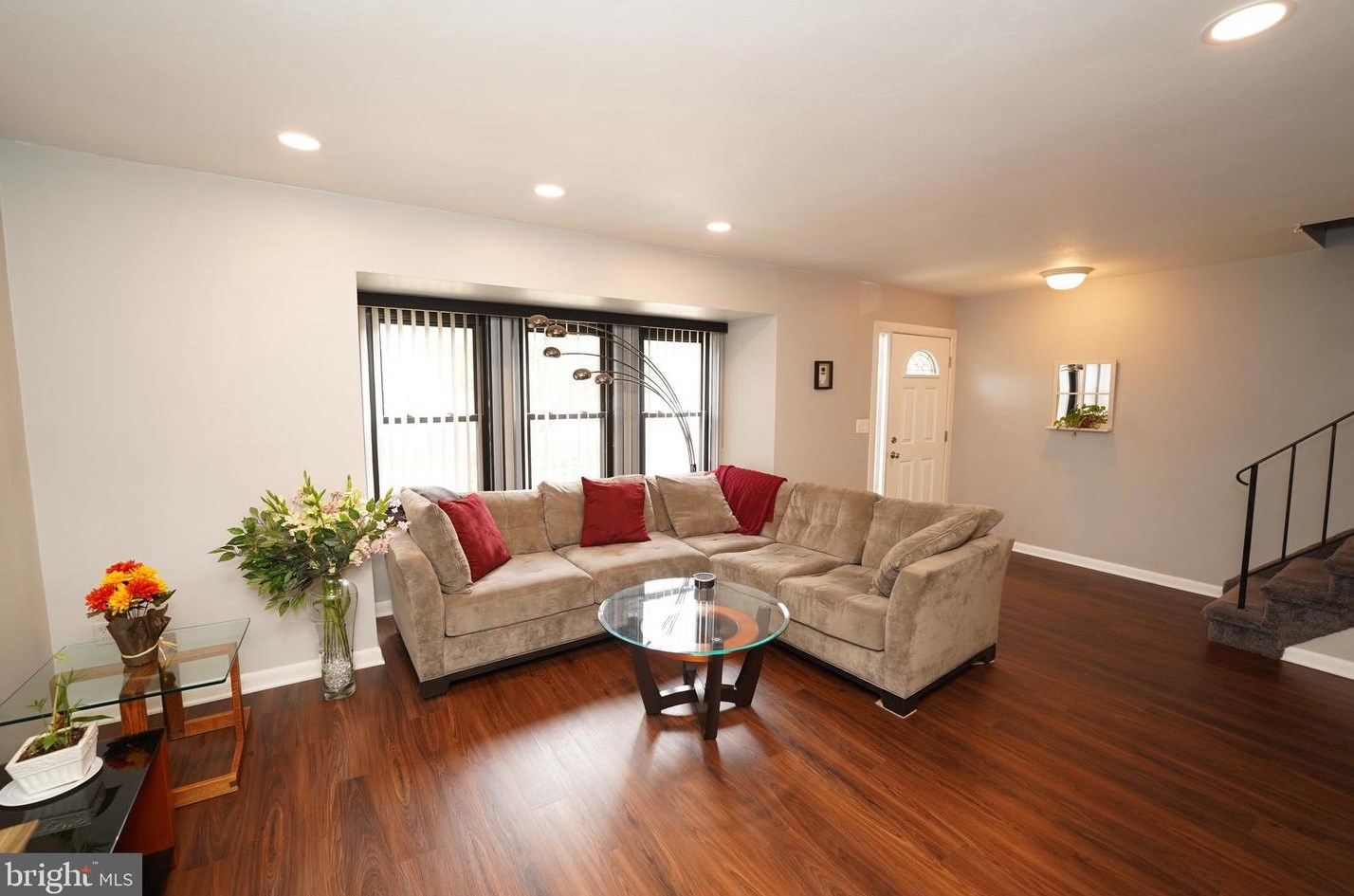 913 Jamestown Rd, East Windsor NJ 08520-5606 exterior