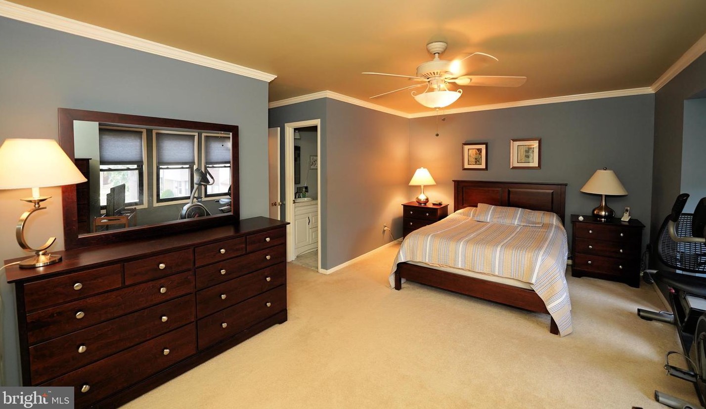 913 Jamestown Rd, East Windsor NJ 08520-5606 exterior