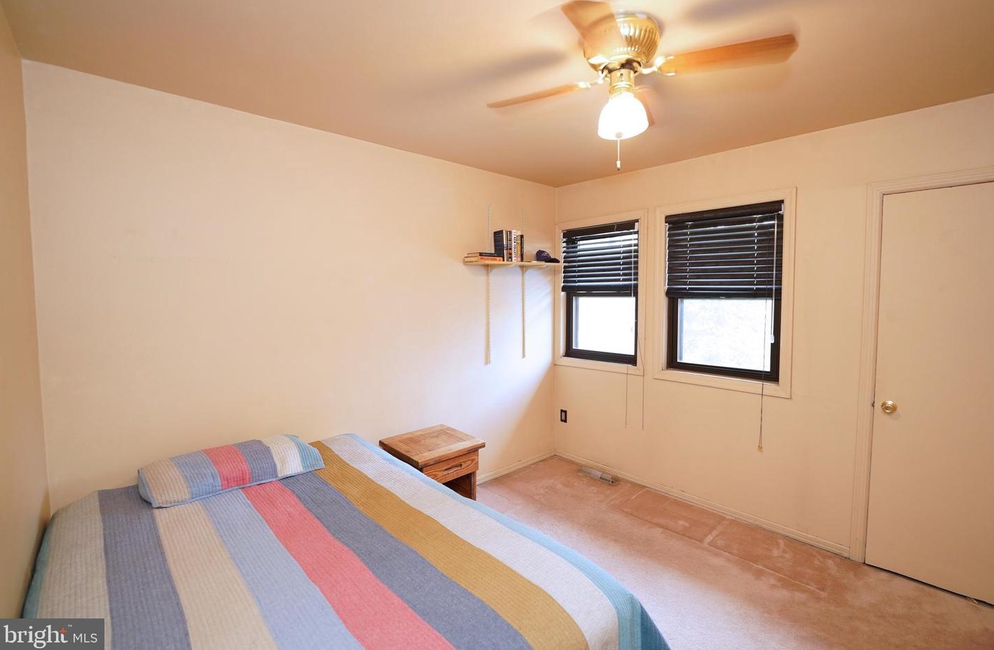 913 Jamestown Rd, East Windsor NJ 08520-5606 exterior