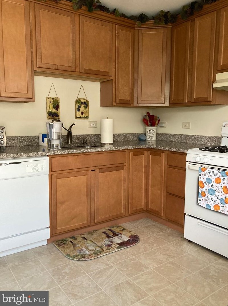 24 Coolidge Ave, Trenton NJ 08648-3713 exterior