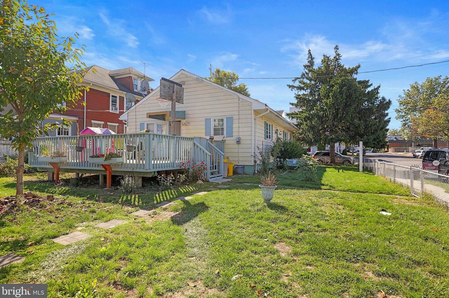 1308 Genesee St, Trenton NJ 08611-1908 exterior