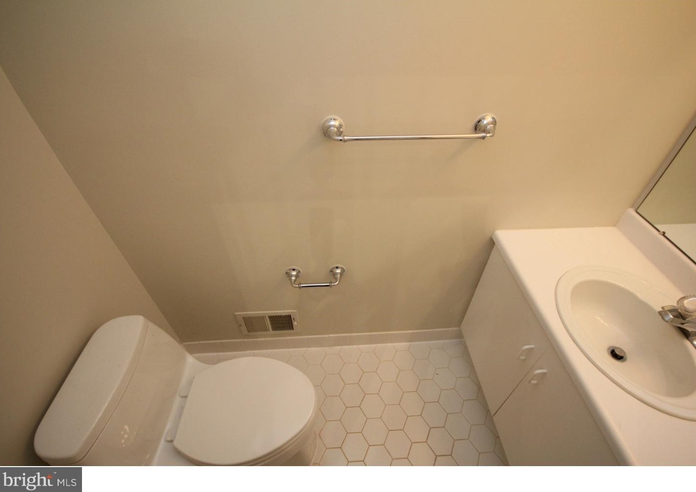 709 Deer Run Ct, Pennington NJ  08534-5233 exterior