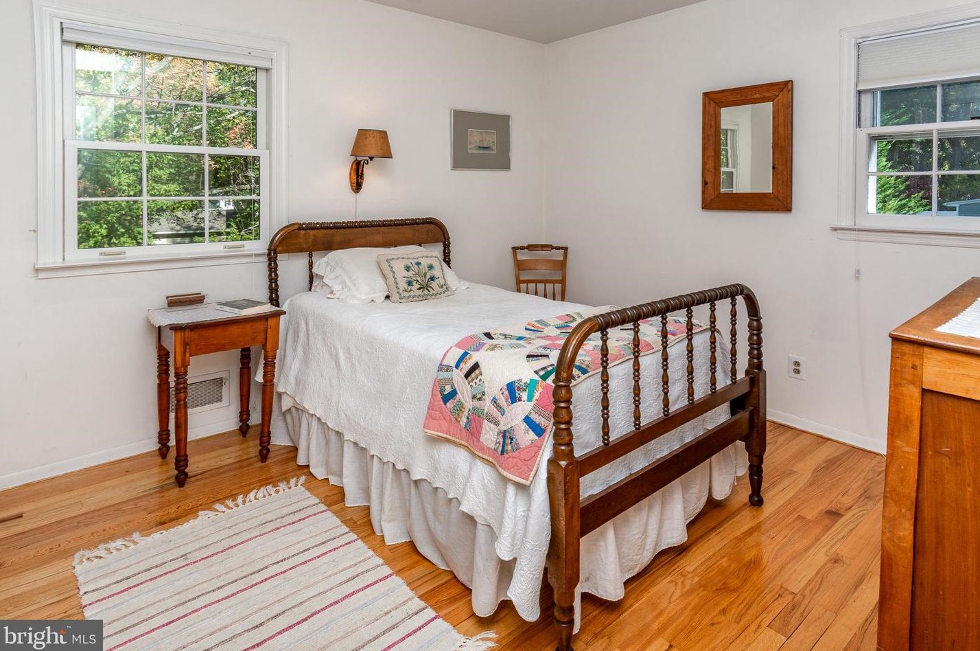 33 Pineknoll Dr, Trenton NJ 08648-3143 exterior