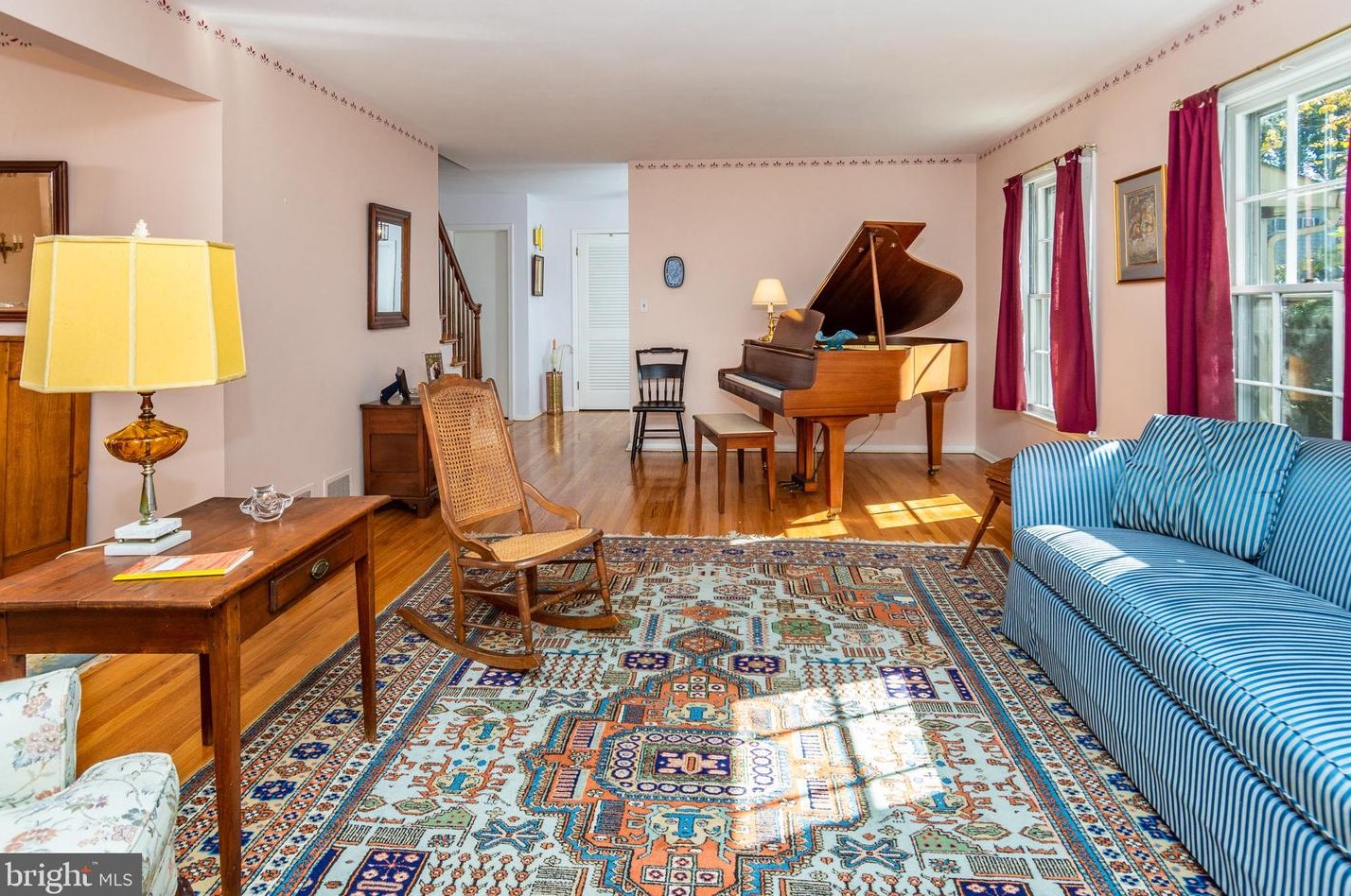 33 Pineknoll Dr, Trenton NJ 08648-3143 exterior