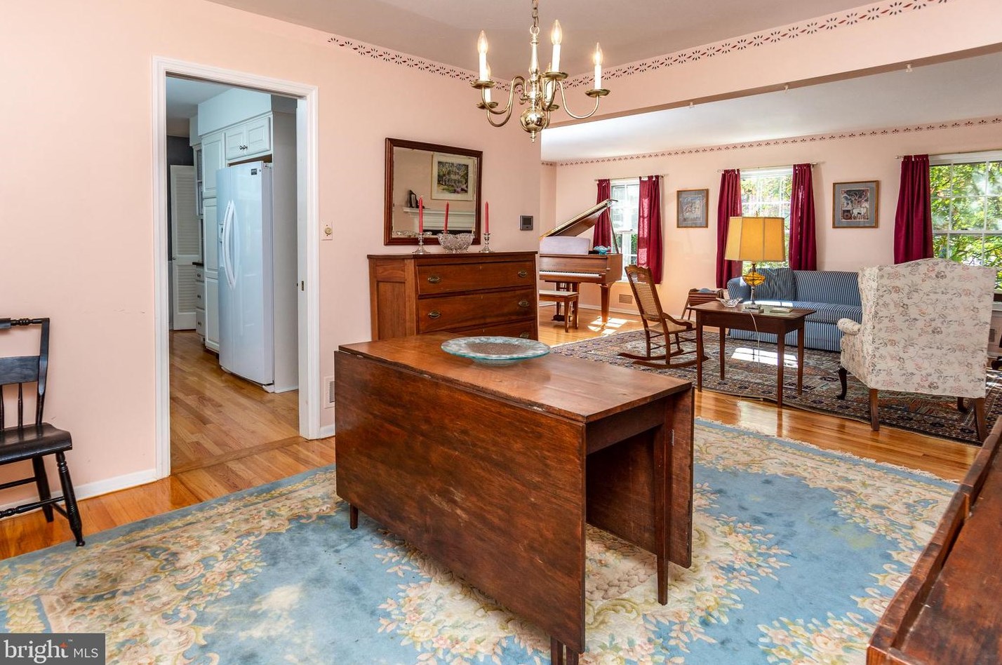 33 Pineknoll Dr, Trenton NJ 08648-3143 exterior