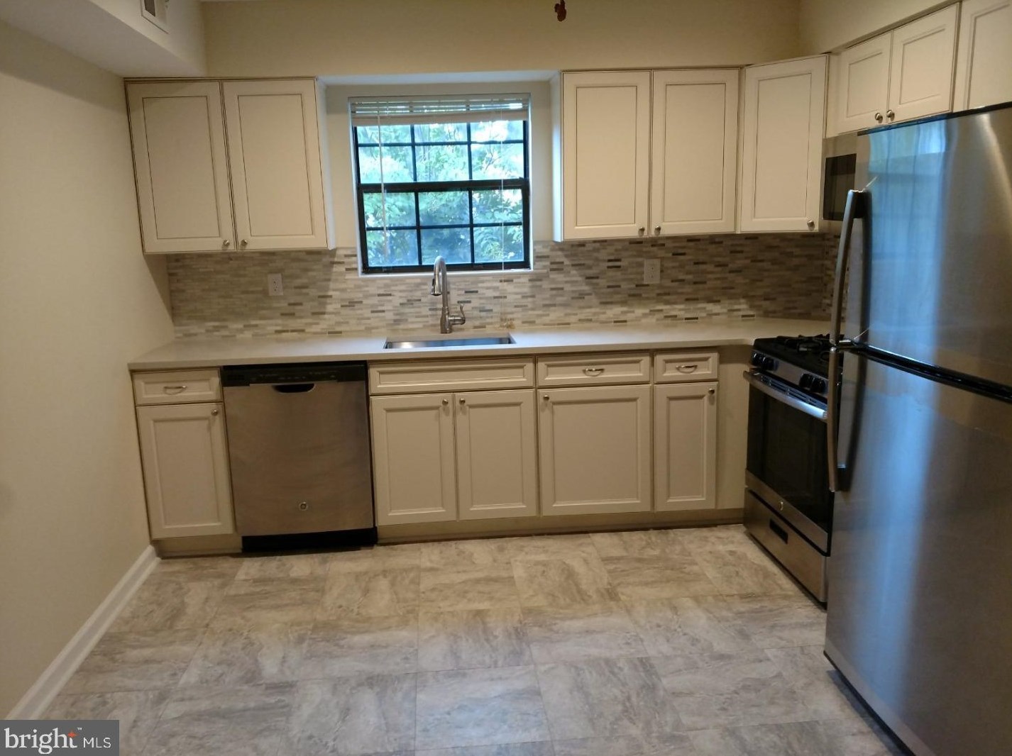 12 Adele Ct, Trenton, NJ 08648