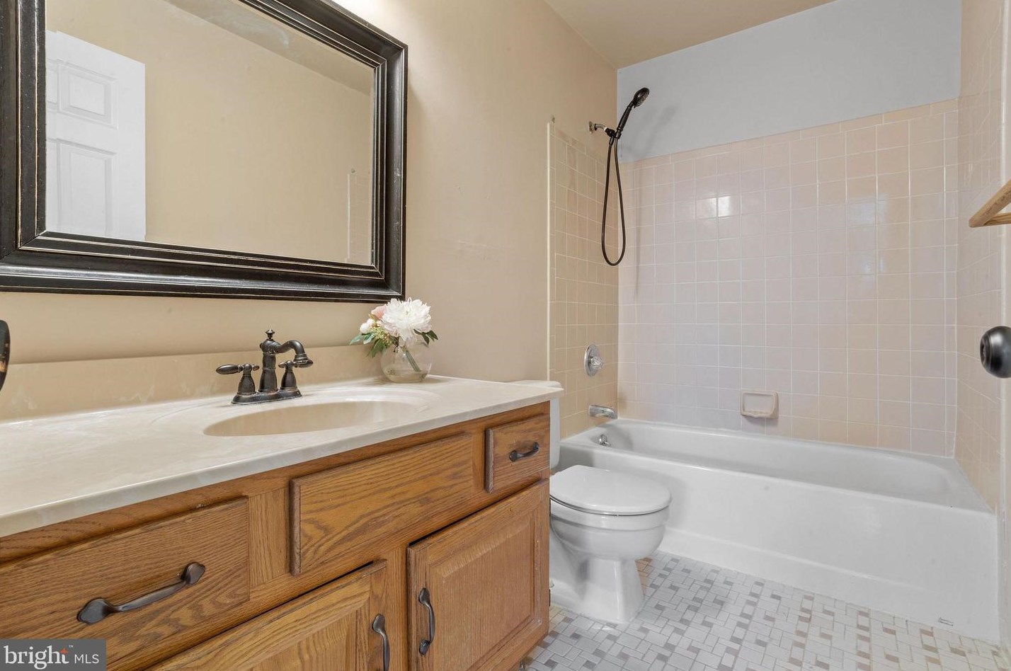 36 Danielle Ct, Trenton NJ 08648-1452 exterior