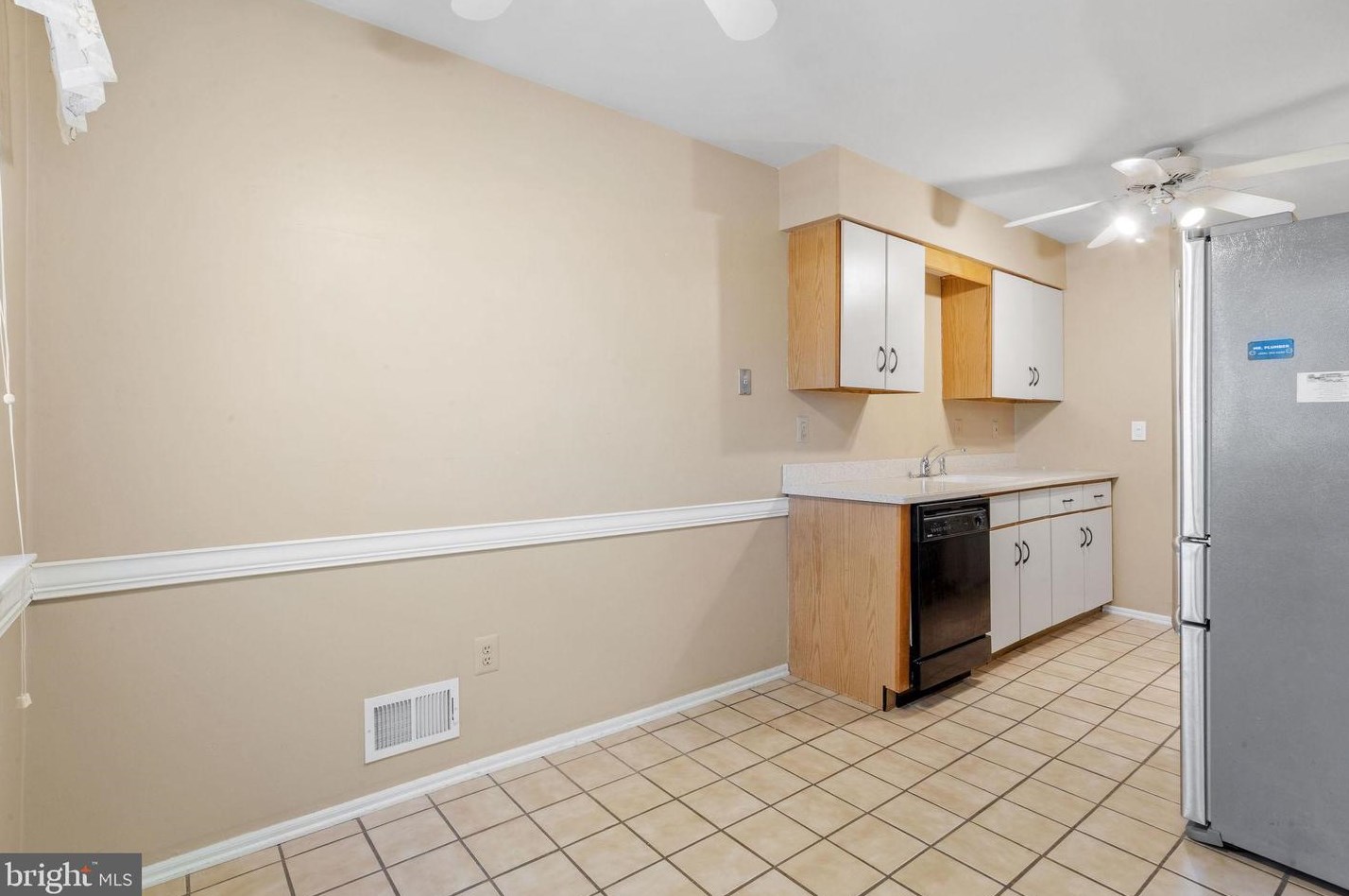 36 Danielle Ct, Trenton NJ 08648-1452 exterior