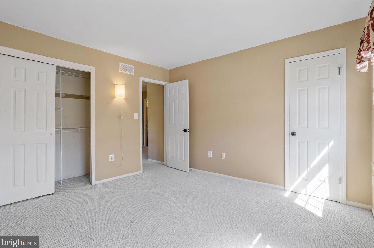 36 Danielle Ct, Trenton NJ 08648-1452 exterior