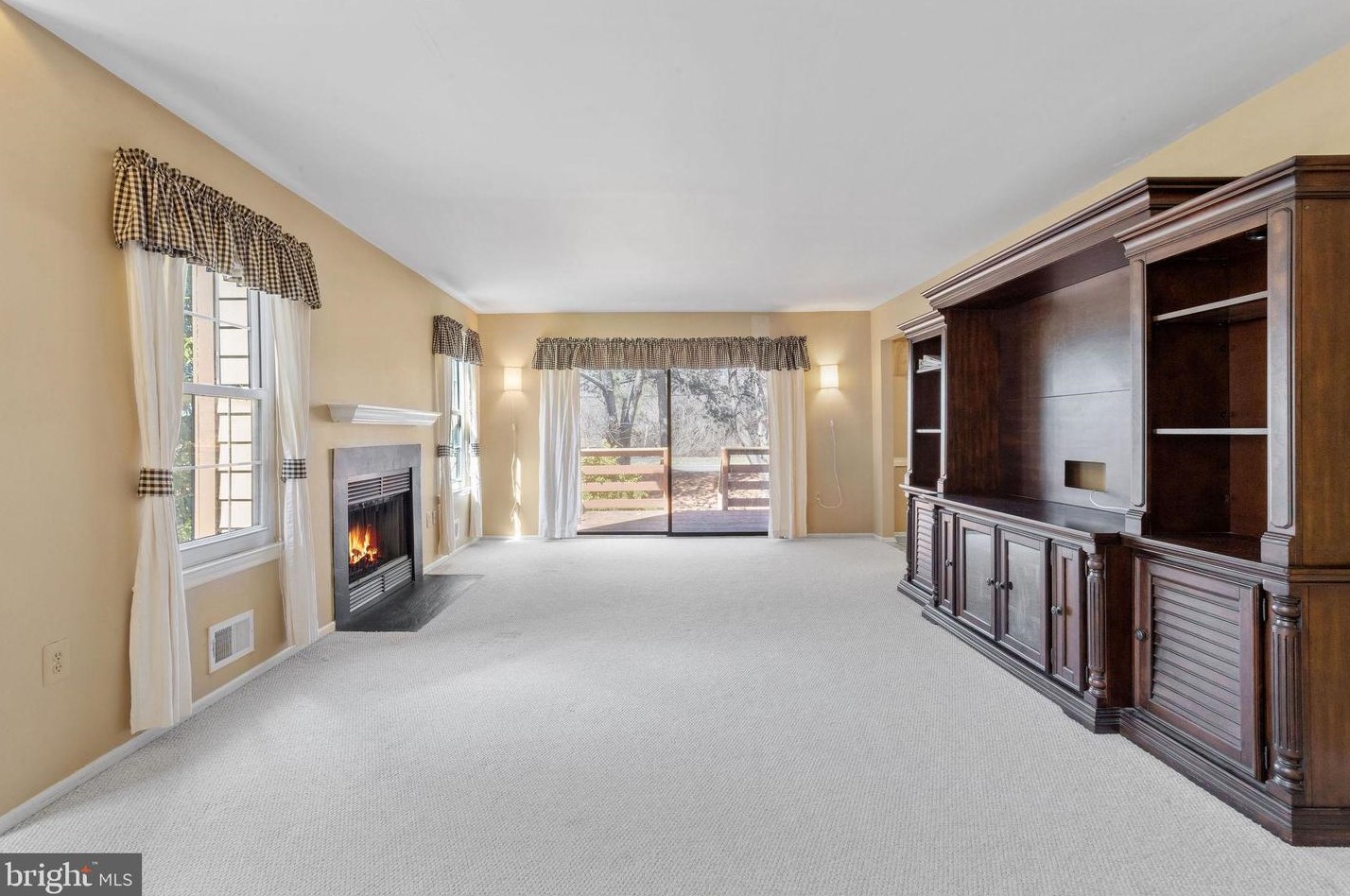 36 Danielle Ct, Trenton NJ 08648-1452 exterior