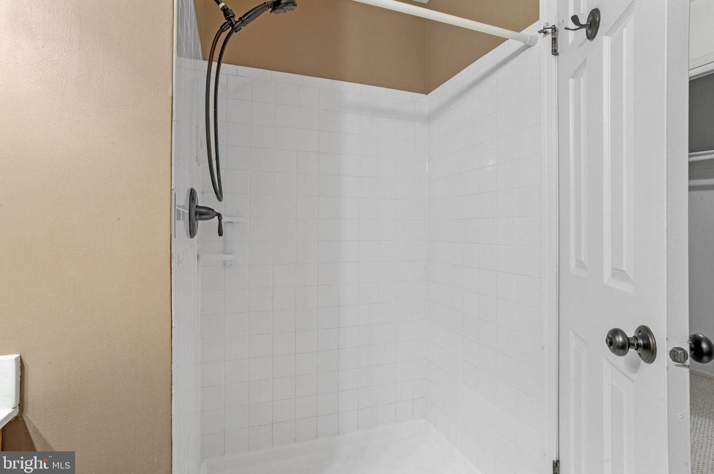 36 Danielle Ct, Trenton NJ 08648-1452 exterior