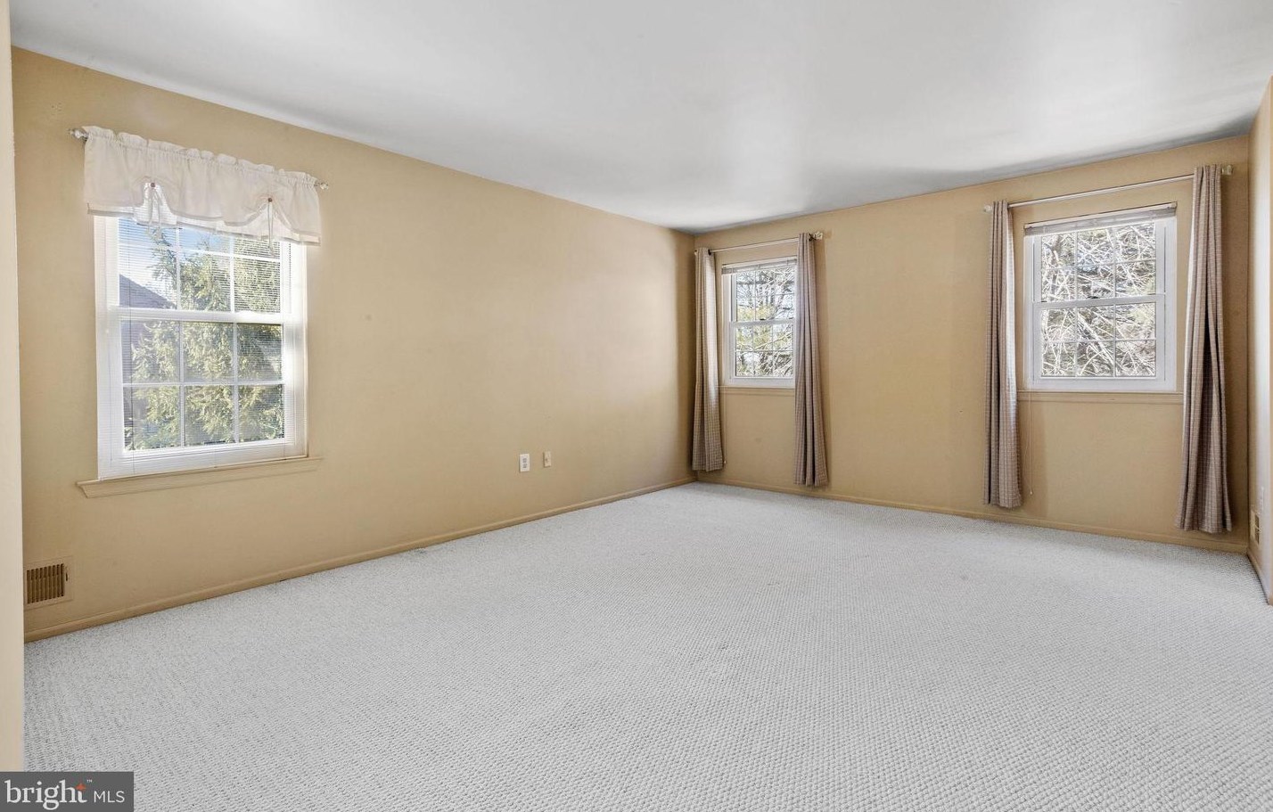 36 Danielle Ct, Trenton NJ 08648-1452 exterior